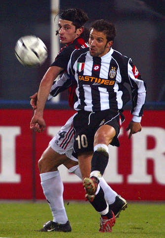 佛罗伦萨主场5-1大胜乌迪内斯，收获本赛季联赛首胜（佛罗伦萨主场5比1横扫乌迪内斯，迎来赛季联赛首胜）