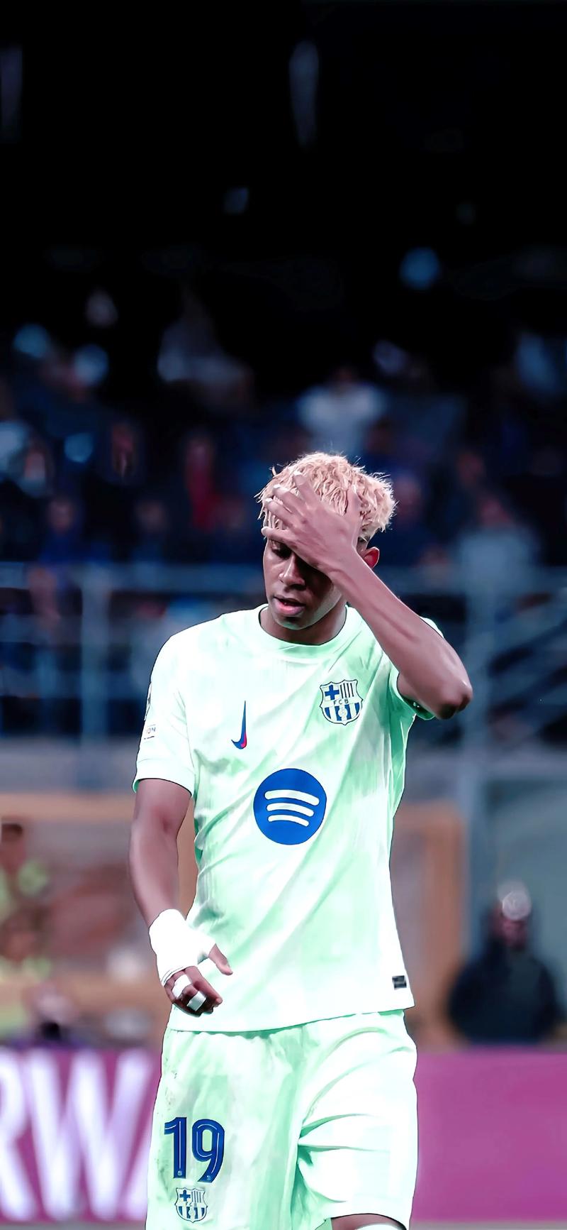 球星被拍到训练加练远射，努力程度获认可（球星被曝训练场加练远射，拼劲获外界称赞）