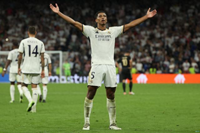 如何看待诺伊尔的失误？孔帕尼：我第一次听到这个说法（诺伊尔被指失误？孔帕尼回应：第一次听说）