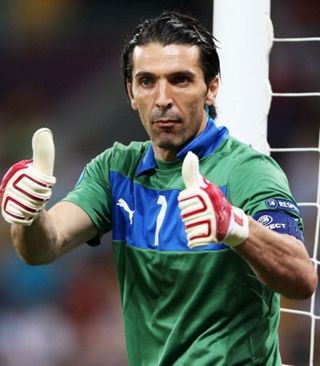 德天空：拜仁不打算冬窗外租威兹德姆，孔帕尼将给他出场时间（德天空：拜仁冬窗不考虑外租威兹德姆，孔帕尼将给予出场机会）