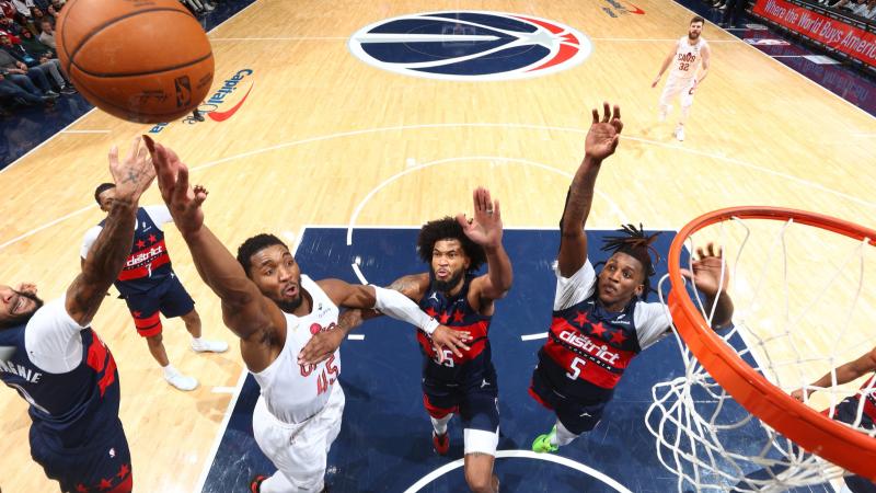 无文班马刺照样杀疯了！瓦塞尔35+7三分对轰穆雷，约基奇8次出手引争议（缺少文班也挡不住马刺狂飙！瓦塞尔轰35分7记三分对飙穆雷，约基奇仅8次出手惹争议）