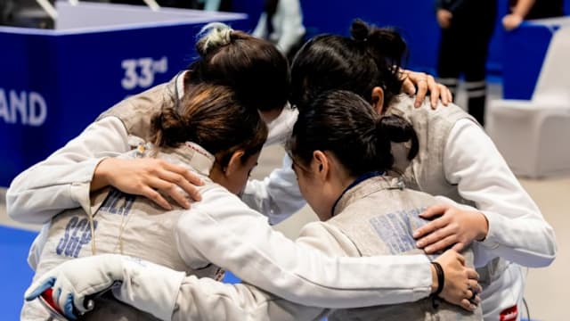 疯狂的足球：米兰门神迈尼昂的盘带合集（绿茵狂潮：米兰门神迈尼昂炫技盘带集锦）