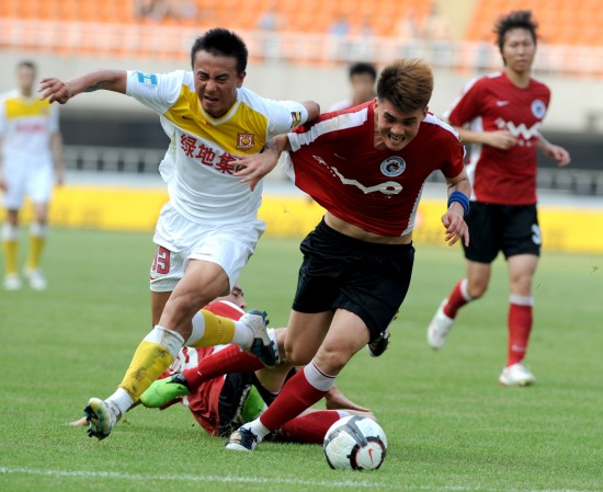 阿媒：埃切韦里想冬窗租回河床，但曼城希望再次租给欧洲球队（阿媒称埃切韦里想冬窗租返河床，曼城更愿将其再租往欧洲球队）