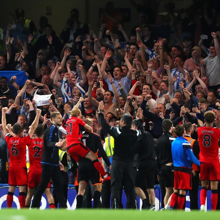 关键球打成后教练激动怒吼（关键球命中，主帅激动怒吼）